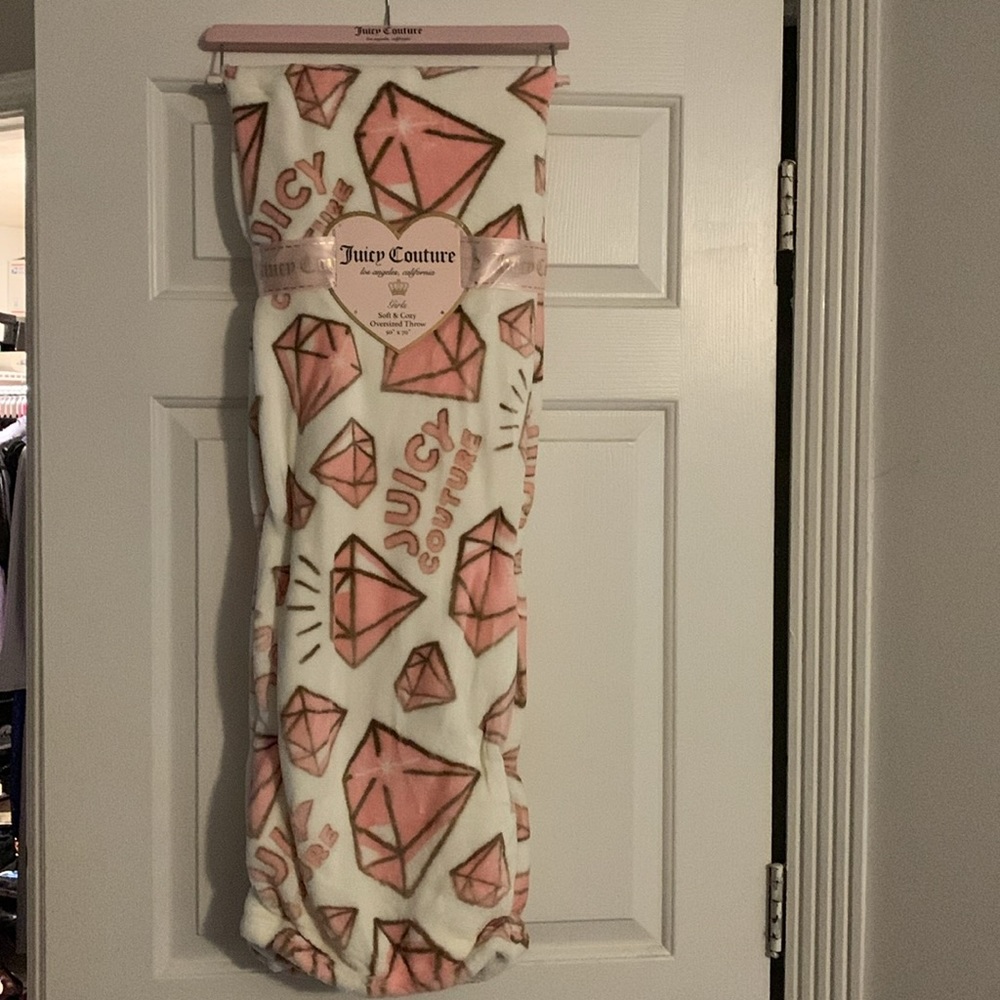 Juicy Couture Over-Sized Throw 50" x 70" - NWT - Picture 2 of 5